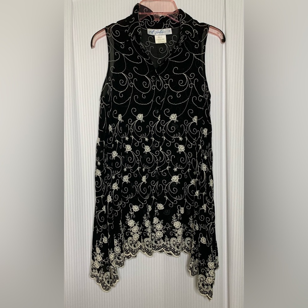 Jeff Gallano Sleeveless Button down Embroidered Detail See measurements